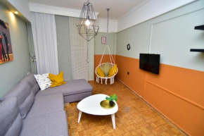 Colourful & family-friendly flat with a funky swing!